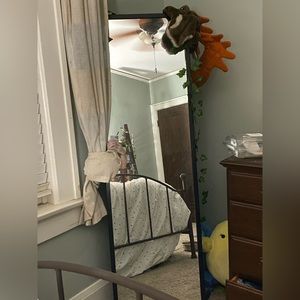 5 foot full length mirror. will clean before sold. no cracks and has a stand